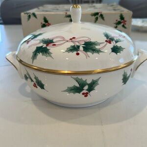 Mikasa Ribbon Holly Covered Vegetable Bowl Christmas Bone China Discontinued